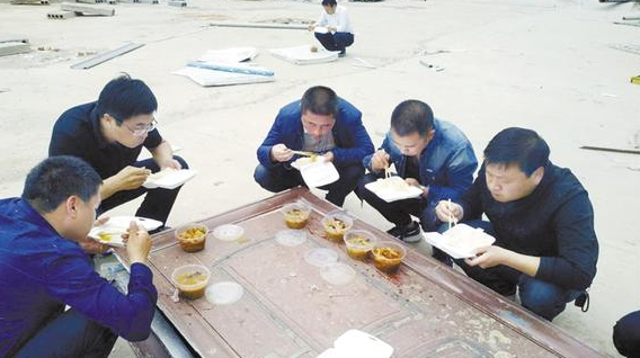 為了“創(chuàng)衛(wèi)”，他們蠻拼的